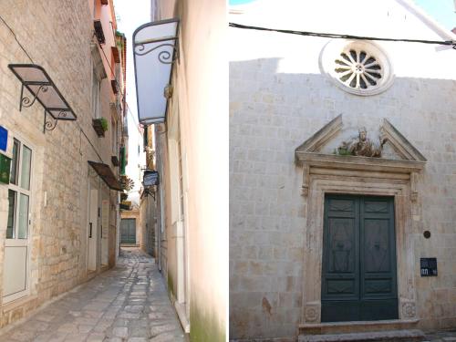 a side view of a building with a green door at Studios Magnolia in Trogir