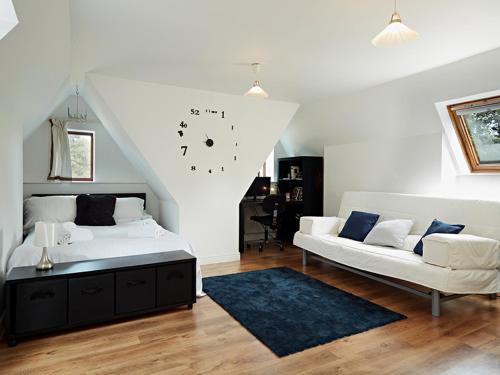 Voodi või voodid majutusasutuse Luxury 5 bedroom Riverside home in town centre - Pass the Keys toas