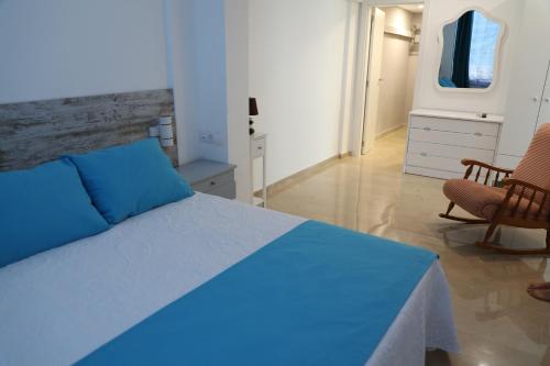 Кровать или кровати в номере Alojamiento Med The Blue Med
