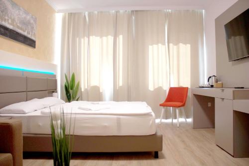 Una cama o camas en una habitación de Isar City Hotel
