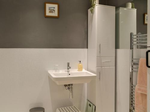 a bathroom with a sink and a shower at Lime Tree Cottage in Drumpark