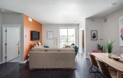 a living room with a couch and a table at NEW HAPPY TRAIL 2BR CONDO CLOSE TO DOWNTOWN in Traverse City