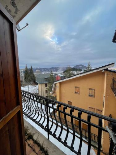 a view from a balcony with snow on the ground at Casetta Rivisondoli con Garage gratuito in Rivisondoli