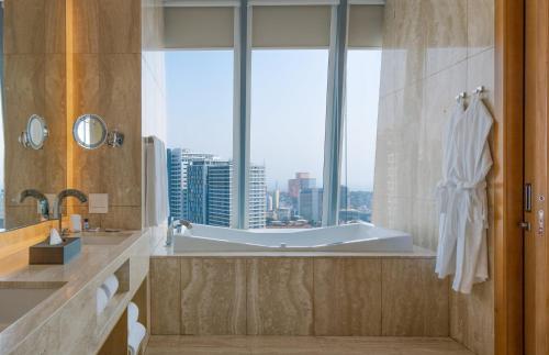 Ein Badezimmer in der Unterkunft InterContinental Luanda Miramar by IHG