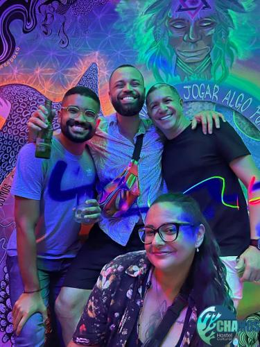 a group of people posing for a picture at a party at Chamos Hostel Cultural in Arraial do Cabo