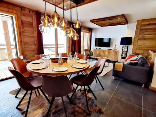 Exceptionnel duplex avec vue panoramique, terrasse et garage aux Gets - FR-1-598-36