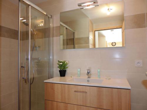 a bathroom with a sink and a shower at Appartement Les Gets, 2 pièces, 6 personnes - FR-1-598-5 in Les Gets