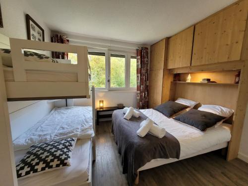 Appartement skis aux pieds, rénové, 2 ch., Les Gets