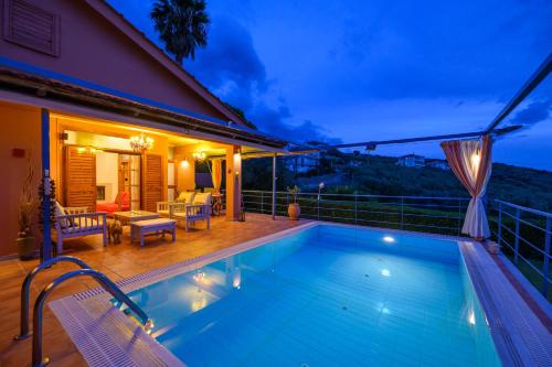 Cozy Small Smart Villa with Private Pool Mikri Mantineia Kalamata