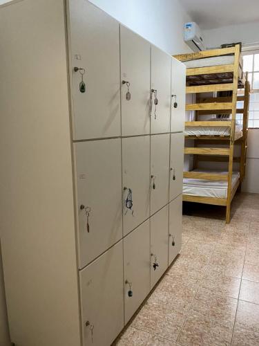 Μία ή περισσότερες κουκέτες σε δωμάτιο στο Hostel Sol da Barra