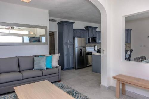 a living room with a couch and a kitchen at Sub- Penthouse Las Olas Surfers Paradise in San José del Cabo