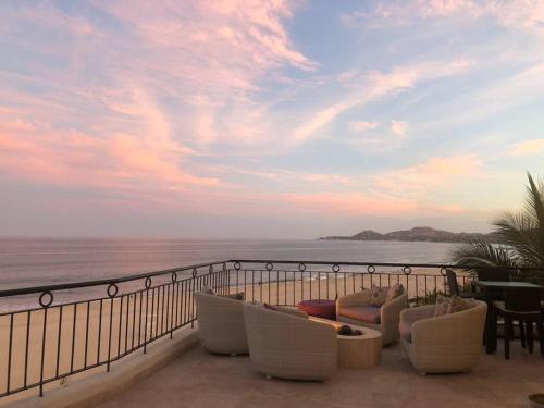 Photo de la galerie de l'établissement Tortuga-World Class Ocean Front Villa5 500ft, à San José del Cabo