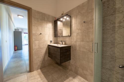 A bathroom at Kate-Mari House