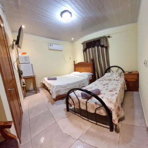 a bedroom with two beds in a room at Hostal Bocas Tropical Paradise in Bocas del Toro