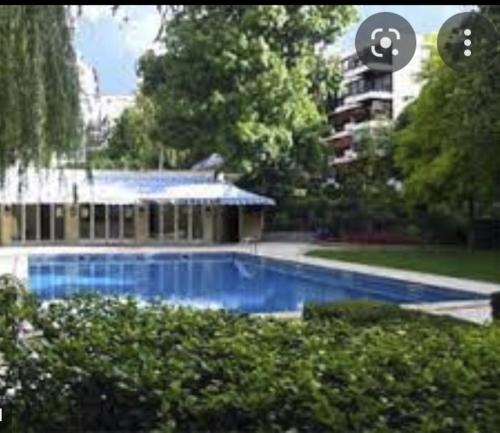 Πισίνα στο ή κοντά στο Grand studio proche versailles château