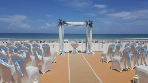 a row of chairs and an arch on the beach at Comfort Inn & Suites Daytona Beach Oceanfront in Daytona Beach