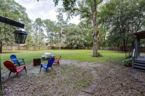 a group of chairs and a table in a yard at Moody Woods in Orange Park