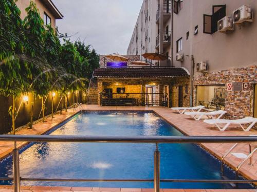 a swimming pool in the middle of a building at White Stones Hotel Port-Harcourt in Umudara