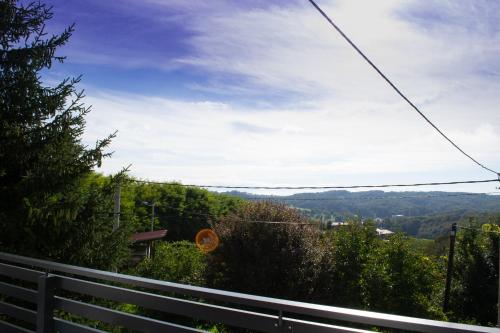 a view of the mountains from a balcony at Kraljeva hiža - Apartmani i sobe Kralj in Sveti Martin na Muri