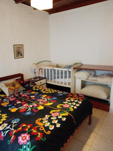 a bedroom with a bed with a colorful blanket at Casa Confortable in Mar del Plata