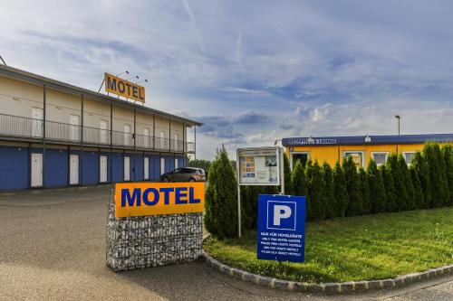 Certifikát, hodnocení, plakát nebo jiný dokument vystavený v ubytování Tour-Motel