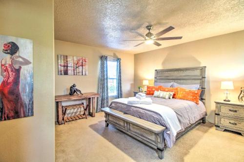 een slaapkamer met een bed en een plafondventilator bij Updated ABQ Getaway Walk to Netflix Studios! in Albuquerque