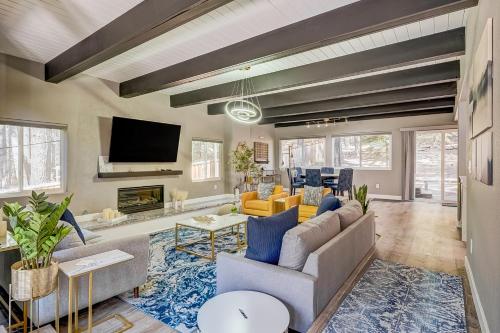 a living room with a couch and a tv at Sierra Nevada Serenity in South Lake Tahoe