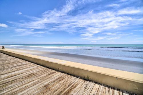 Spacious Satellite Beach Condo with Balcony! – Photos 2