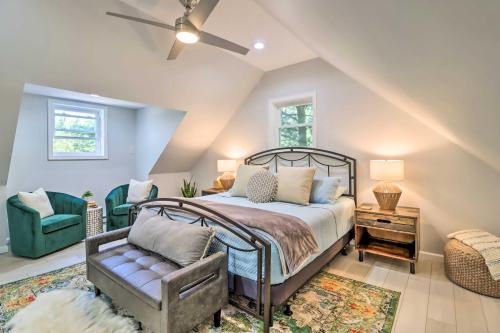een slaapkamer met een bed en een stoel bij Pocono Mountain Escape with Game Room Walk to Lake! in Albrightsville