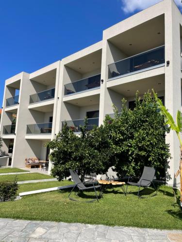 a building with two chairs and a table in front of it at MOLA PAPAYA STUDIOS in Mola Kalyva