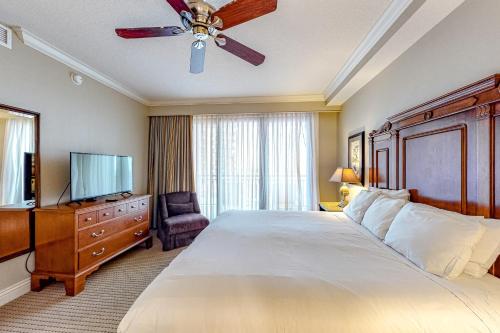 a bedroom with a large bed and a ceiling fan at Emerald Grande 324 in Destin