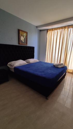 Una cama o camas en una habitación de Hotel Dorado BAQ