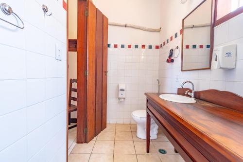 a bathroom with a sink and a toilet at Pousada Laguna Blue in Paraty