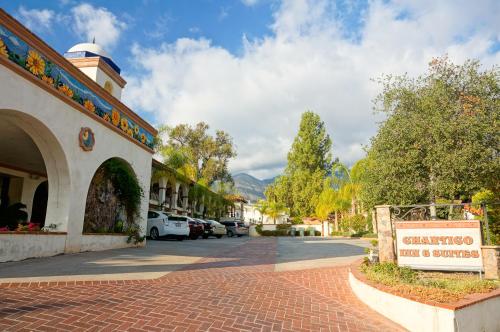 a street with a sign in front of a building at Chantico Inn in Ojai