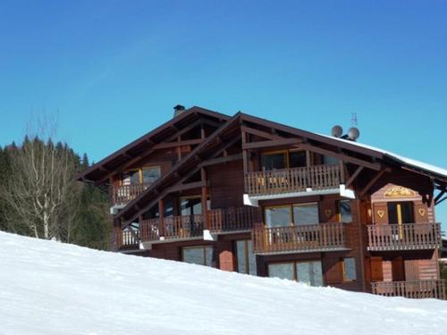 Appartement cosy à 400m du centre, proche pistes, balcon, parking, 6 pers, linge inclus