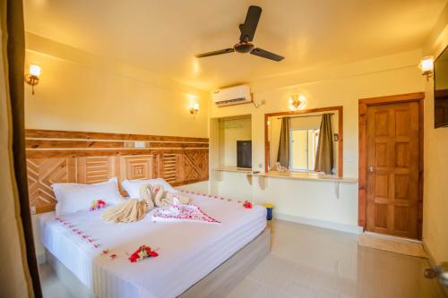 Postel nebo postele na pokoji v ubytování Sorenzo Maldives