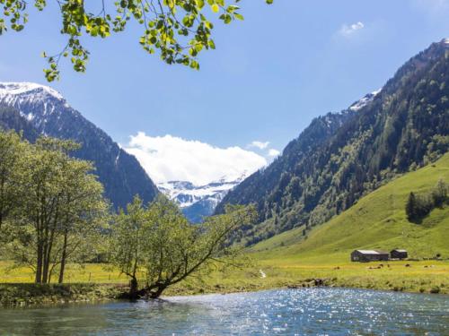 Golden Lodges Rauris Resort with ski storage