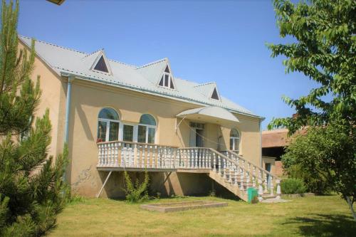 Liberty House - Вилла в Севане