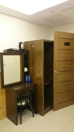 a room with a television and a wooden cabinet at Ziteng Hua Homestay in Hualien City