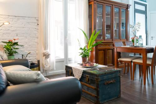 a living room with a couch and a table at modern and neoclassical flat in Madrid