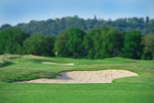 a sand bunker on a golf course at Domaine de Naxhelet in Wanze