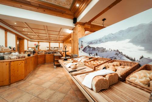 a bakery with bread on display in a room at Ferienhotel Almajur in Mittelberg