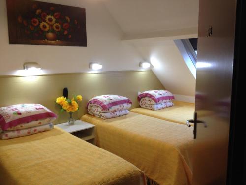 Katil atau katil-katil dalam bilik di Hotel Paris Star