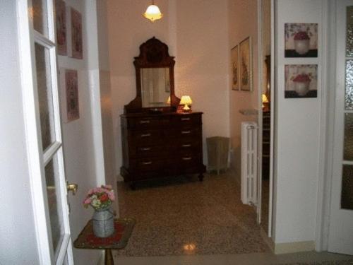 a hallway with a dresser and a mirror in a room at La Castellana in Bergamo