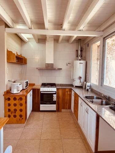 Dapur atau dapur kecil di Iki House