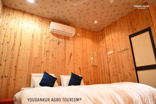 Ένα ή περισσότερα κρεβάτια σε δωμάτιο στο Yugankur Farmhouse