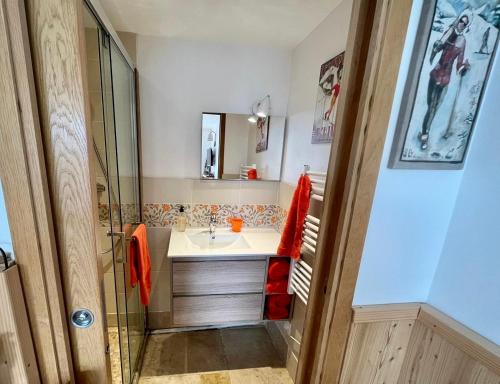 a bathroom with a sink and a shower at Chambre Belledonne in La Tronche