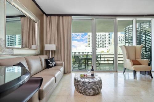 O zonă de relaxare la Penthouse Bahia Mar South Beach on Ocean Drive Miami Beach home
