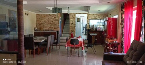 A restaurant or other place to eat at Hostel dos Pinheirais