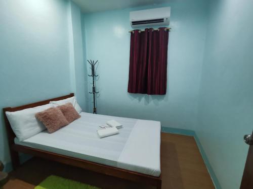 Postel nebo postele na pokoji v ubytování EZ & V Guesthouse